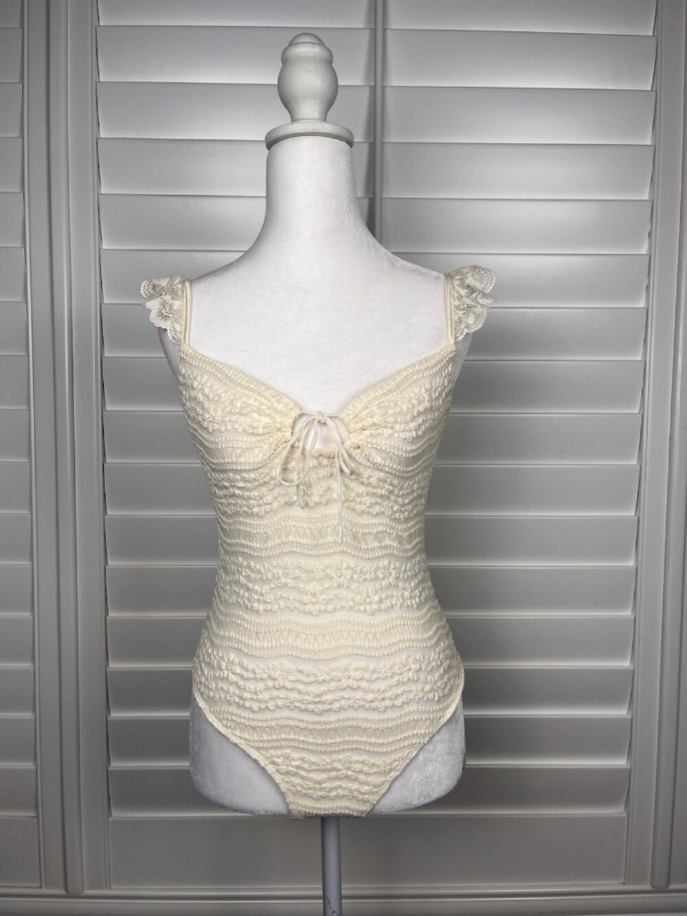 GUESS Ivory Lace Ruffle Sweetheart Thong Bodysuit XS